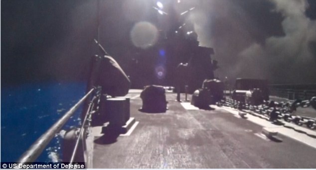 Xem tàu chiến Mỹ phóng Tomahawk vào lãnh thổ Syria ảnh 4
